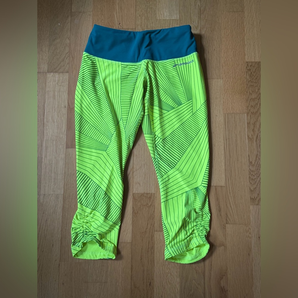 Brooks Women’s Running Capri Leggings Neon Green Geometric Print/ Teal Waistband